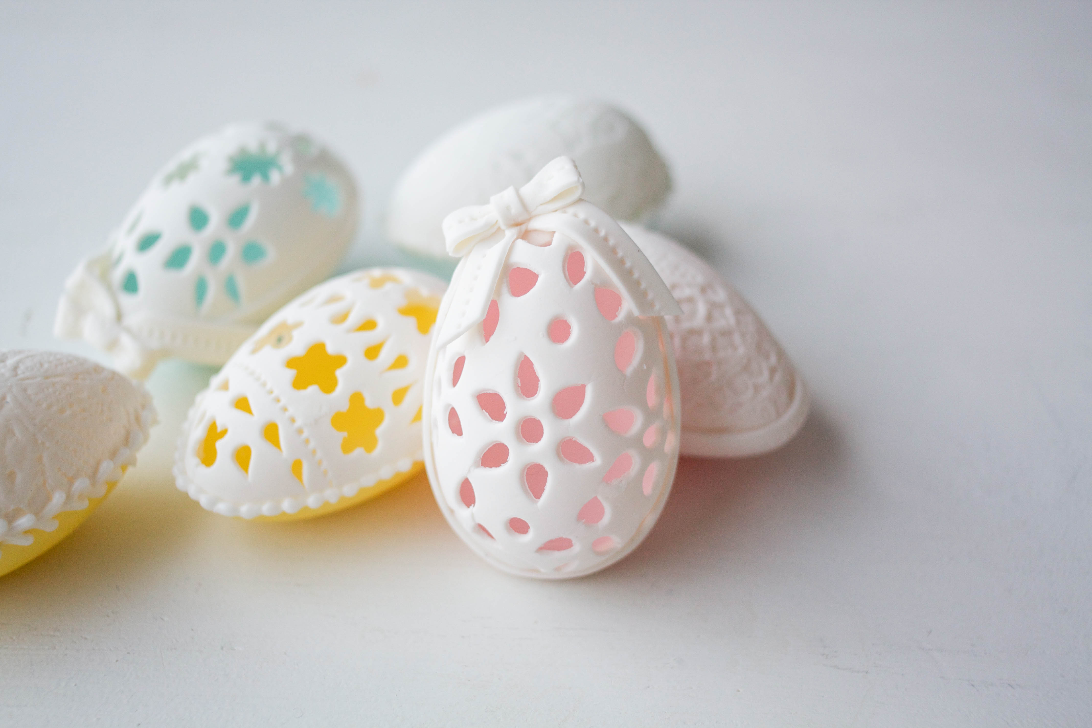 Make Your Own Delicate Eyelet And Lace Easter Eggs | Erin Gardner | Craftsy