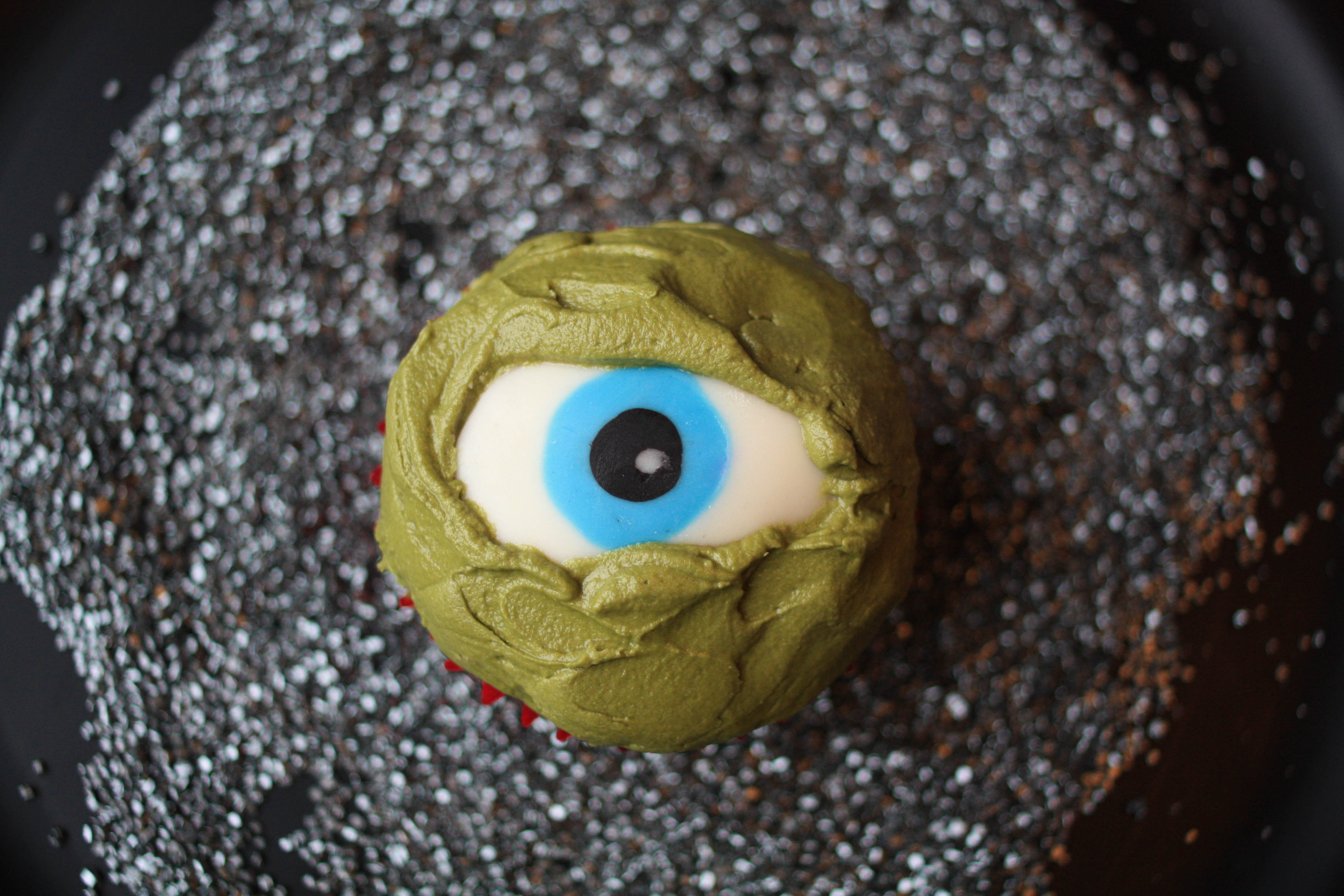 Candy eyes - Homemade edible eyeballs for cakes and pastries