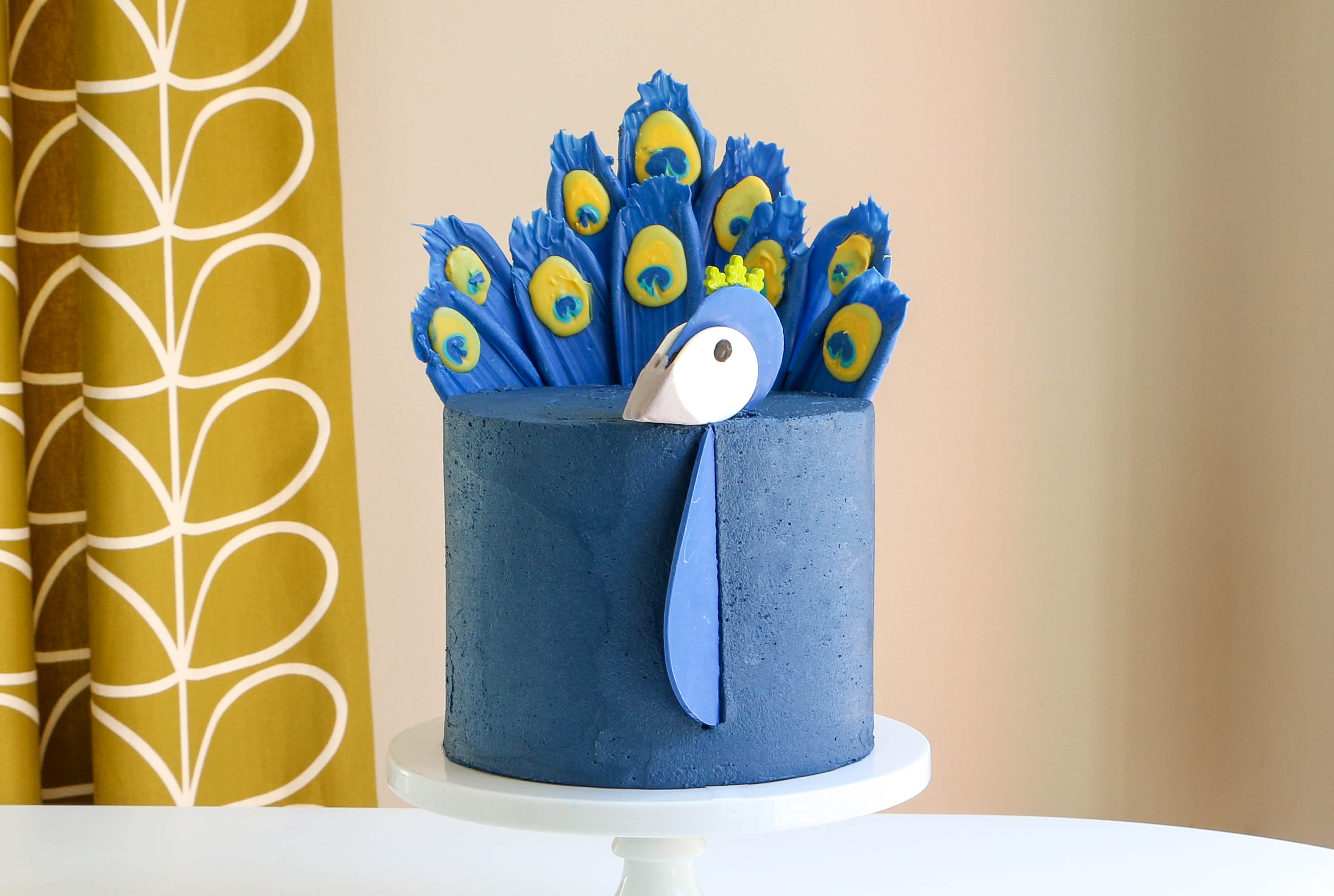 http://erinbakes.com/wp-content/uploads/2018/08/peacock-cake-44.jpg