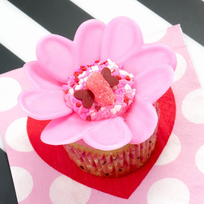 Candy Melt Flower Valentine's Day Cupcake | Erin Bakes x Wilton Takeover 