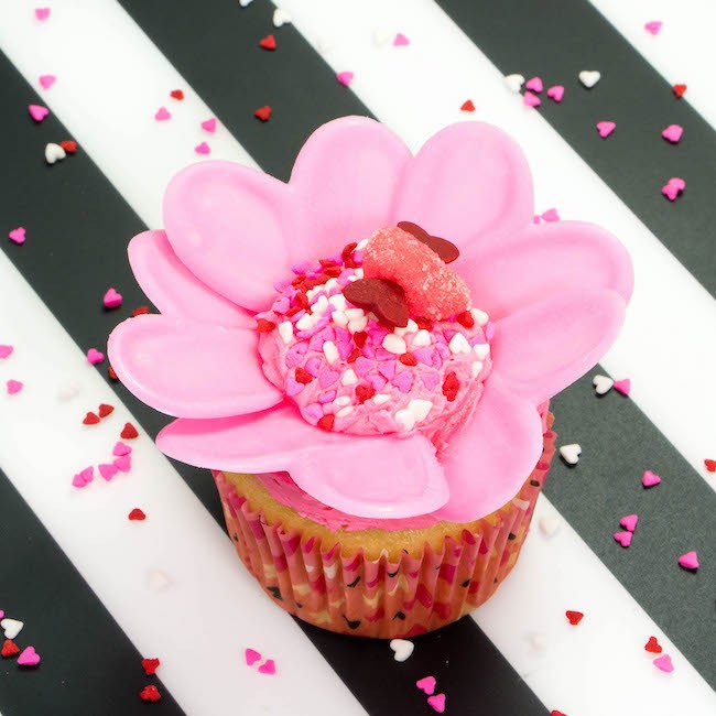 Candy Melt Flower Valentine's Day Cupcake | Erin Bakes x Wilton Instagram Takeover 